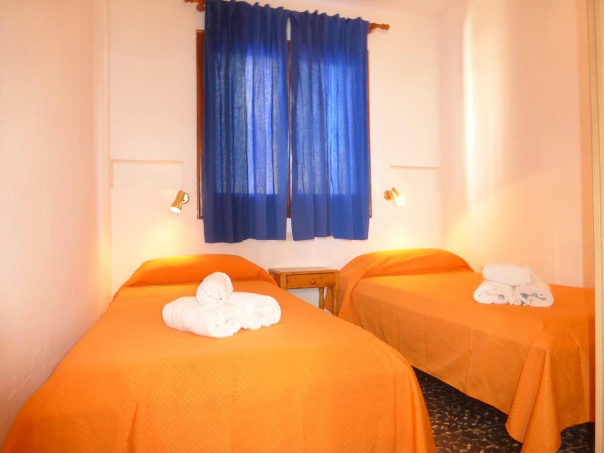 Rentalmar El Capitan Hospitalet De L'Infant Exterior foto